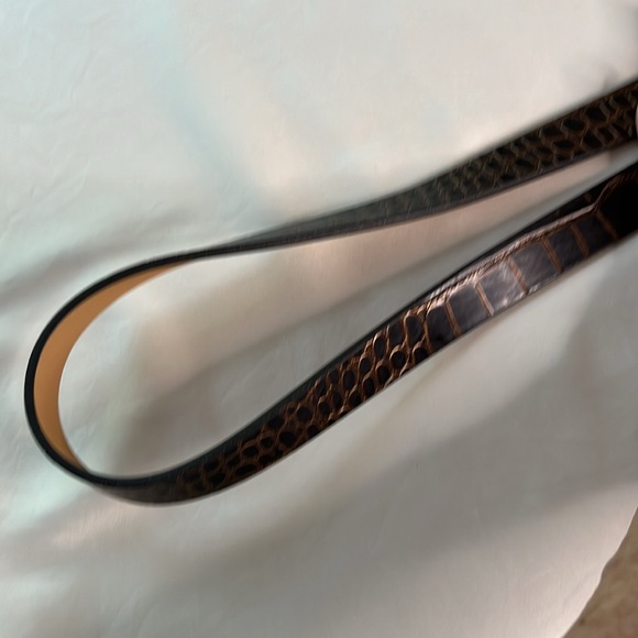 🌷BrownCrocodile Pattern with bronze accent Belt - Silver Buckle - Picture 6 of 8